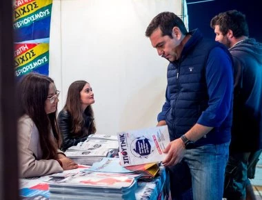 «Casual» Τσίπρας και Περιστέρα στο φεστιβάλ νεολαίας του ΣΥΡΙΖΑ (φωτό)